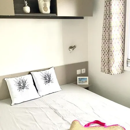 בית נופש Property With 3 Bedrooms In Les Mathes With Shared Pool And Furnished Terrace *