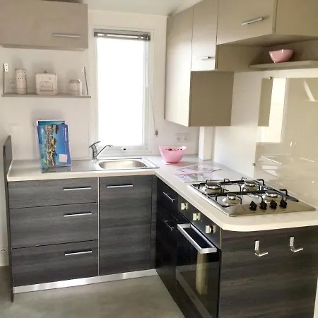 Property With 3 Bedrooms In Les Mathes With Shared Pool And Furnished Terrace לס מתה