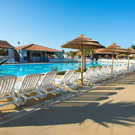 Property With 3 Bedrooms In Les Mathes With Shared Pool And Furnished Terrace
