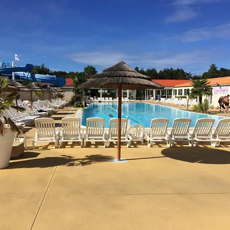 בית נופש Property With 3 Bedrooms In Les Mathes With Shared Pool And Furnished Terrace לס מתה